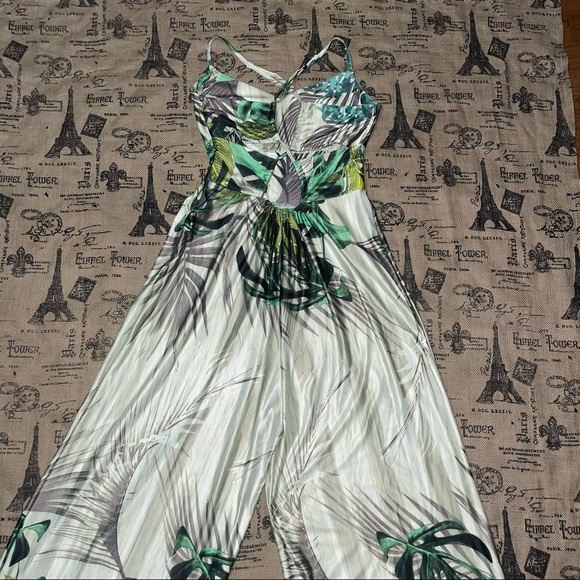 Fashion Nova NWT! Costa Rica Printed Green/Combo Jumsuit Size M - Picture 9 of 15